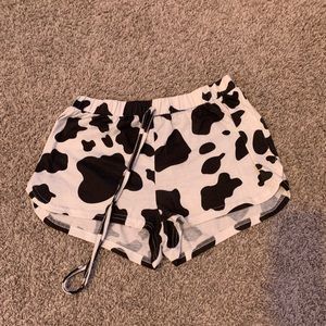 Short, light feeling, stretchy, cow print shorts